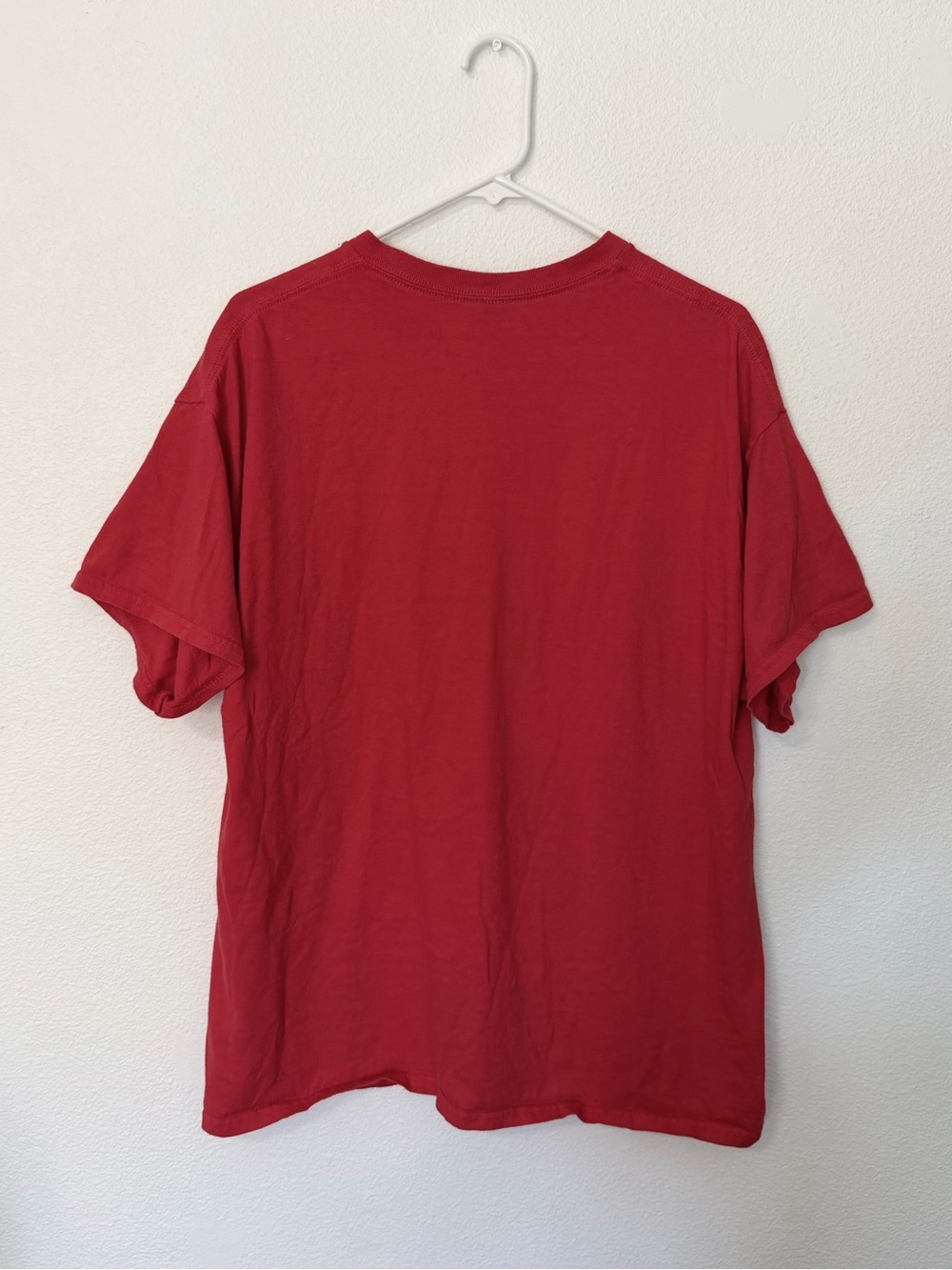 Red t-shirt - Picture 3 of 3